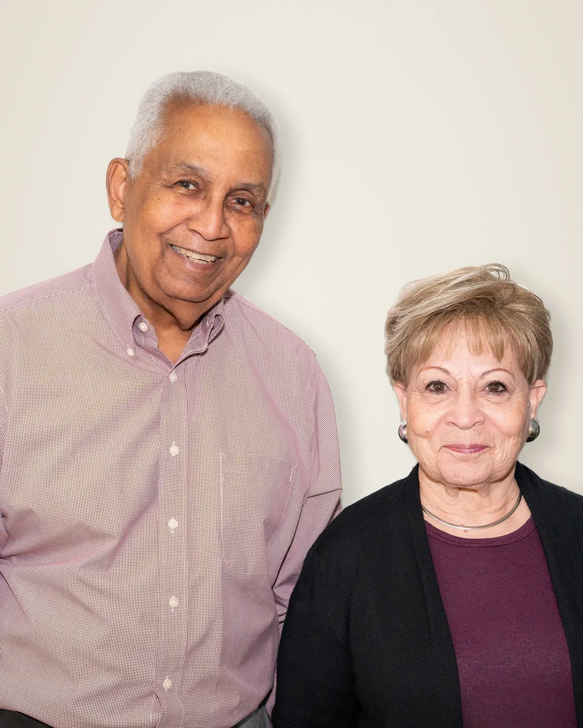 Robert et Jennifer McFarlane, souriants, côte à côte